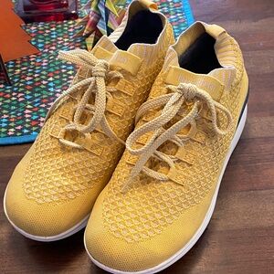 Moshn Yellow Vigor Yellow Shoe